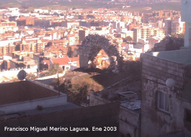 Muralla de Jan. Torren del Arco - Muralla de Jan. Torren del Arco. Azotea y pared con el hueco de la puerta de acceso desde el paso de guardia