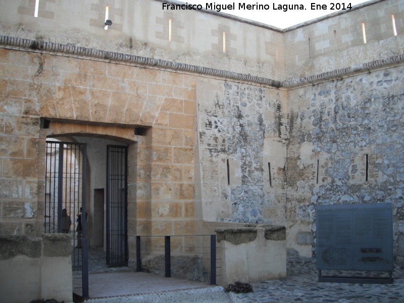 Castillo de la Herradura - Castillo de la Herradura. Puerta de acceso