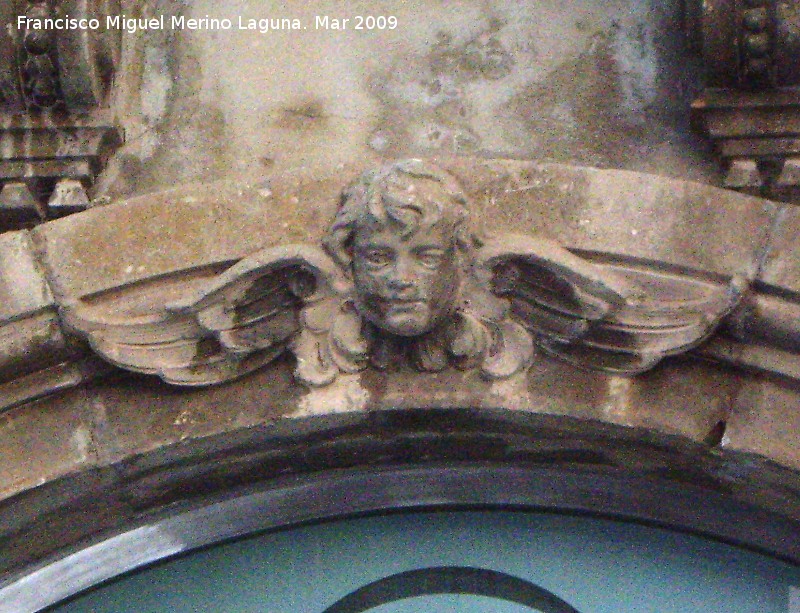 Antigua Escuela de Enfermera - Antigua Escuela de Enfermera. ngel en la clave del arco