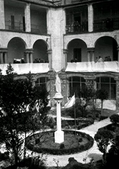 Antigua Escuela de Enfermera - Antigua Escuela de Enfermera. Foto antigua. Patio