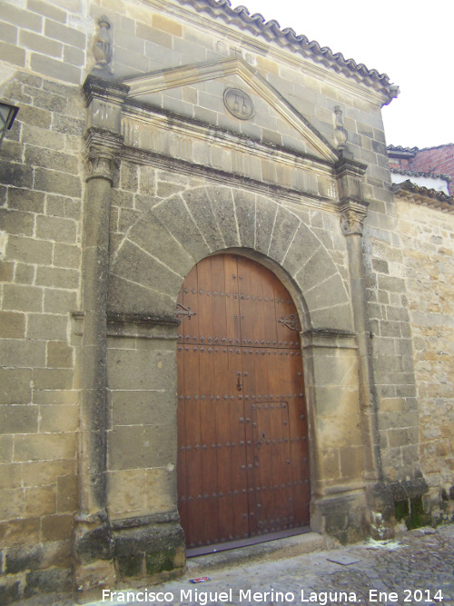 Casa de la Calle Yedra n 2 - Casa de la Calle Yedra n 2. Portada de la Iglesia