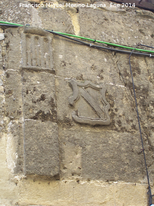 Casa de la Calle Alta n 10 - Casa de la Calle Alta n 10. Pilastra y escudo izquierdos