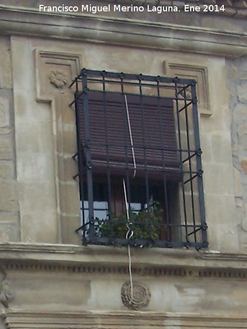 Casa de la Plaza de Santa Mara n 1 - Casa de la Plaza de Santa Mara n 1. Ventana monumental