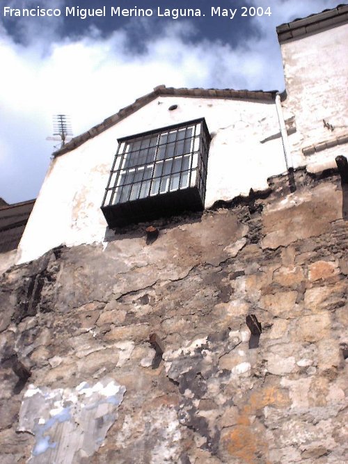 Muralla de Jan. Lienzo I de la Carrera de Jess - Muralla de Jan. Lienzo I de la Carrera de Jess. Casa sobre la Muralla existente en una foto de 1.862