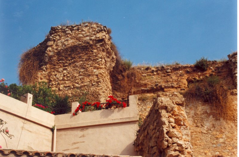 Muralla de Jan. Torren desmochado - Muralla de Jan. Torren desmochado. Antes de desmochar