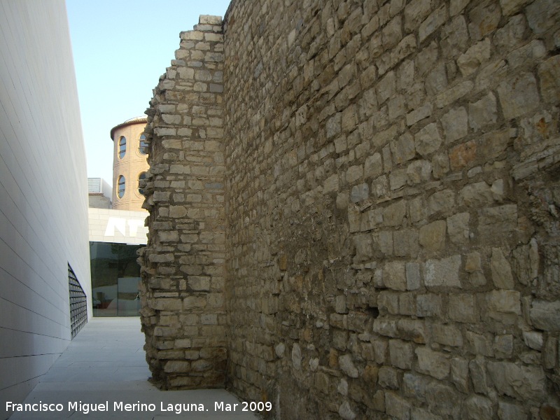 Muralla de Jan. Lienzo del Molino de la Condesa - Muralla de Jan. Lienzo del Molino de la Condesa. Esquina desde extramuros despus de la construccin del teatro