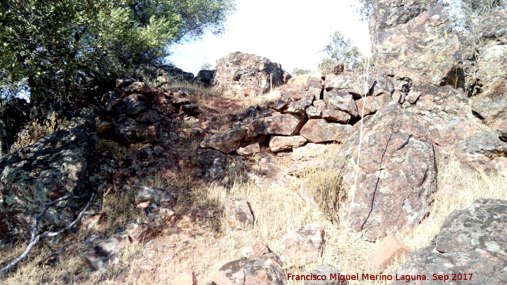 Trincheras del Cerro de las Trincheras - Trincheras del Cerro de las Trincheras. Parapeto de mampostera