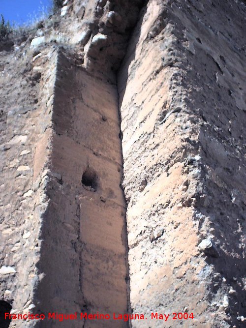 Muralla de Jan. Puerta de la Llana - Muralla de Jan. Puerta de la Llana. Marco de la puerta y hueco de la tranca