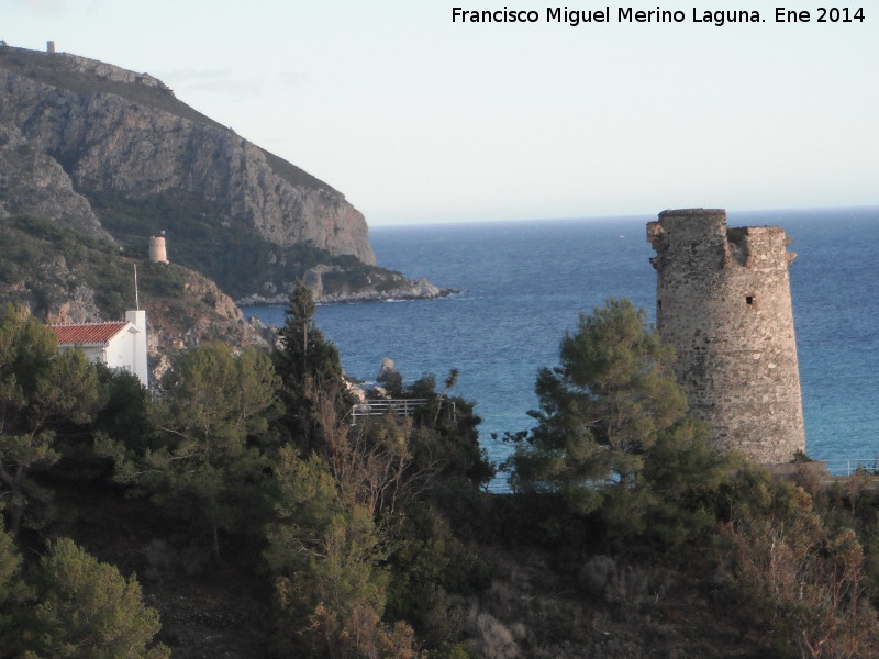 Torre del Pino - Torre del Pino. En comunicacin con la Torre de la Caleta y la Torre de Cerro Gordo