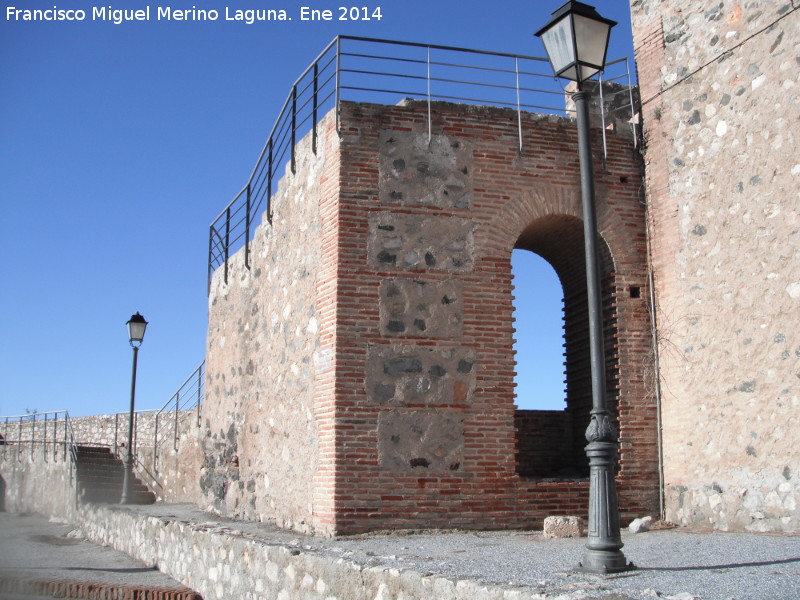 Castillo de Salobrea. Alcazaba - Castillo de Salobrea. Alcazaba. Acodo en la muralla con balcn