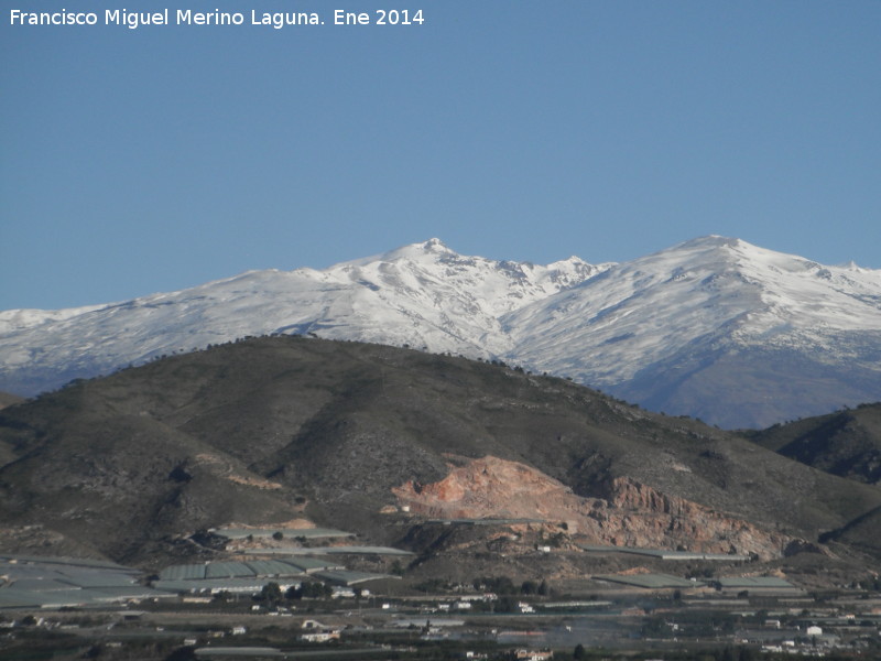 Pico Columba - Pico Columba. Al fondo Sierra Nevada