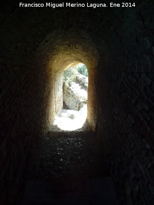 Alcazaba. Muralla y Torren Occidental - Alcazaba. Muralla y Torren Occidental. Tnel de salida hacia las murallas