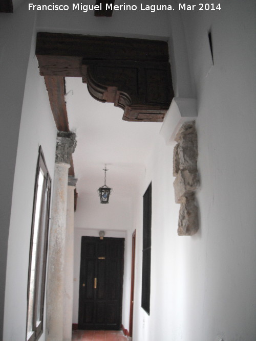 Palacio de los Salazares - Palacio de los Salazares. Zapatas y columna corintia