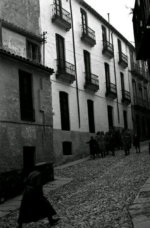 Casa de la Calle Almendros Aguilar n 8 - Casa de la Calle Almendros Aguilar n 8. Foto antigua IEG