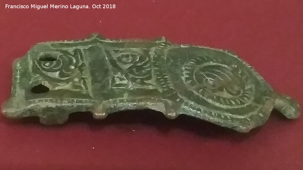 Museo Provincial - Museo Provincial. Broche de bronce siglos VI-VIII. Procedencia desconocida