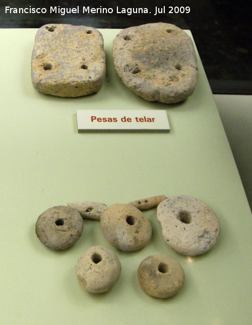 Museo Provincial - Museo Provincial. Pesas de telar