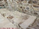 Torreparedones. Santuario Ibero. Banco o altar para exvotos