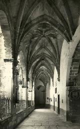 Colegiata de Santa Mara de los Reales Alczares. Claustro. Foto antigua