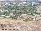 Viaducto del Ro Guadalbulln. En primer trmino el Acueducto del Puente Tablas