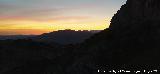 Camino de la Canalizaci�n de Los Villares. Amaneciendo
