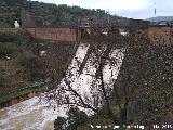 Pantano del Daador. Soltando agua