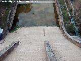 Pantano del Daador. Salida de aguas
