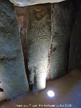 Dolmen de Soto. Ortostatos con petroglifos