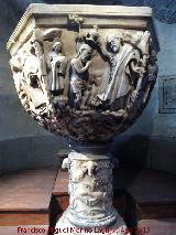 Catedral de vila. Batisterio. Pila bautismal