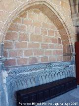 Catedral de vila. Claustro. Sepulcro