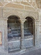 Catedral de vila. Claustro. Sepulcro