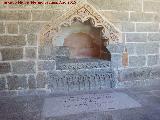 Catedral de vila. Claustro. Tumba de Adolfo Surez