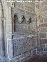 Catedral de vila. Claustro. Sepulcro