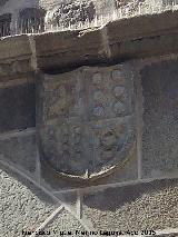 Palacio de los Almarza. Escudo derecho
