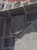 Palacio de los Almarza. Escudo izquierdo