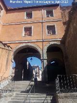Calle Martn Carramolino. Acceso porticado a la Plaza Victoria