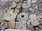 Torreparedones. Casas. Piedras de molino reutilizadas