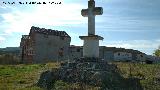 Cruz del Verdugo. Cruz y cortijo al fondo