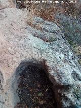 Cueva de la Sepulturas. Tumba y escaleras