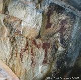 Pinturas rupestres de la Cueva de la Mina. Antropomorfos bajos de la izquierda