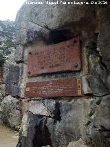 Placa a Rafael de Benjumea