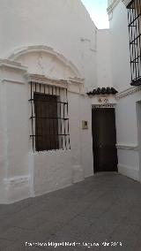 Ermita de la Misericordia. Ventana y puerta de la secretara