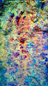 Pinturas rupestres de la Cueva de Ro Fro III. Tratada con Dstretch
