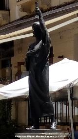 Monumento a Yehuda Ibn Tibbn. Estatua