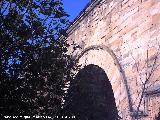 Puente Ariza. Ojo del puente con el escudo de San Miguel