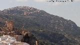 Cerro de las Medallas. Con el Castillo de Zuheros en primer trmino