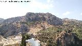 Cerro del Zumacal. Paredes rocosas que dan a la campia