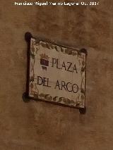 Plaza del Arco. Placa