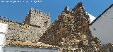 Alc�zar de la Puerta de Sevilla. Murallas y Torre del Homenaje