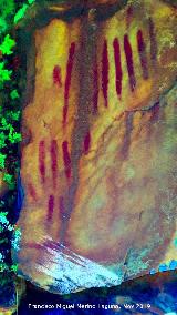 Pinturas rupestres del Arroyo del Chortal III. Tratada con Dstretch