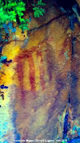 Pinturas rupestres del Arroyo del Chortal III. Tratada con Dstretch
